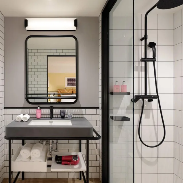 غرفة بريميوم بسريرين منفصلين، Moxy Kyoto Nijo 4/5