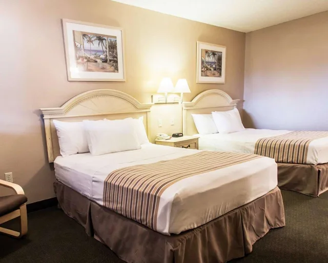 غرفة بسريرين مزدوجين، Rodeway Inn Apopka 3/4