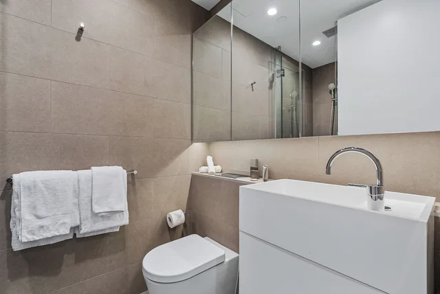 2 Bedrooms, Apartment, King and Queen Bed, 2 Bathrooms، CLLIX Australia 108 Apartments 3/3