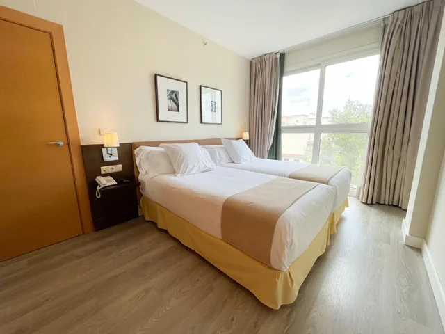 جناح جونيور مفرد، Hotel Vertice Sevilla 4/10