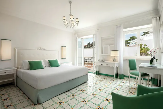 Deluxe, Double Bed, Sina Flora 2/6