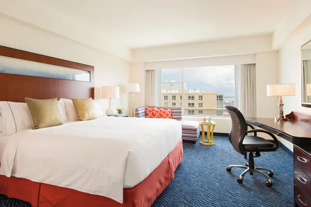 غرفة كلوب بسرير مزدوج، Renaissance Boston Waterfront Hotel 4/10