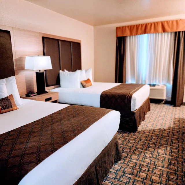 غرفة سوبيريور بسرير مزدوج، Ramada By Wyndham Lloydminster 1/10