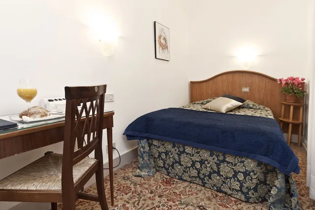 غرفة قياسية مفردة بسرير فردي بحمام مشترك، Hotel Alla Fava 1/4