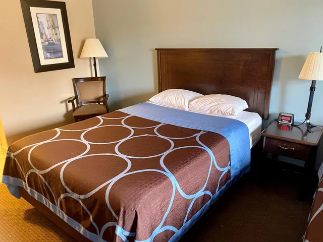جناح عائلي بسرير مزدوج، Super 8 by Wyndham Edmonton South 3/6