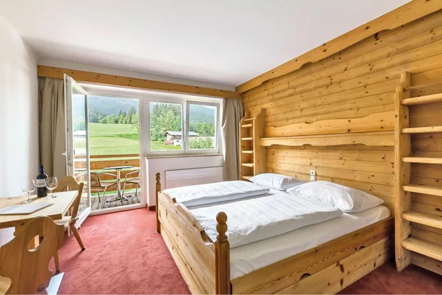 غرفة قياسية بسرير مزدوج بشرفة، Lti Alpenhotel Kaiserfels 1/1