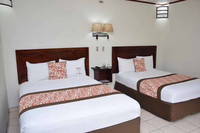 غرفة قياسية بسرير كوين وسرير مزدوج، Arenal Volcano Inn 1/10