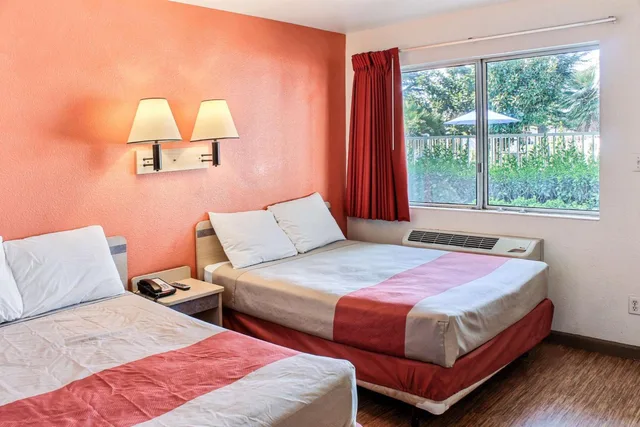 1 Queen Bed - Smoking, Motel6 King City, CA 1/10