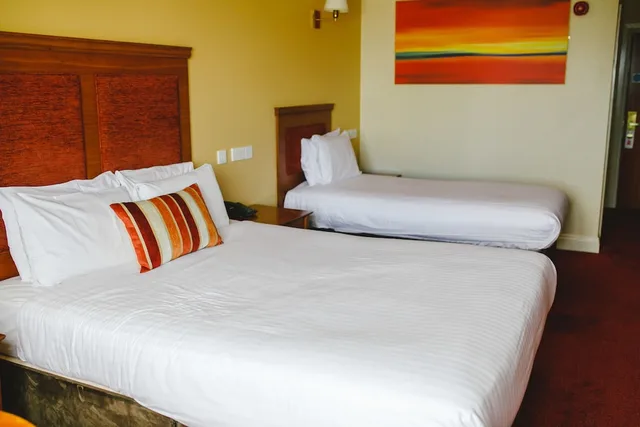 غرفة بسريرين منفصلين وسرير كينج وسرير فردي، Inn On The Coast 8/10