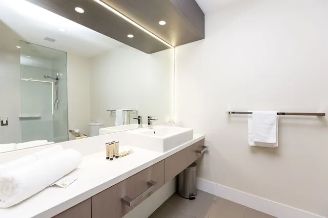 غرفة تنفيذية بسريرين منفصلين، CALAMVALE HOTEL SUITES AND CONFERENCE CENTRE 4/5