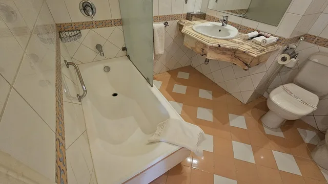 غرفة قياسية بسرير مزدوج أو سريرين منفصلين بإطلالة على الحديقة، Amarina Sun Resort & Aqua Park 9/10