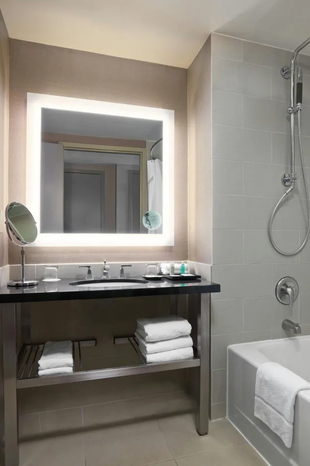 Guest Room, Standard, 2 Double Beds, The Westin Annapolis 9/10