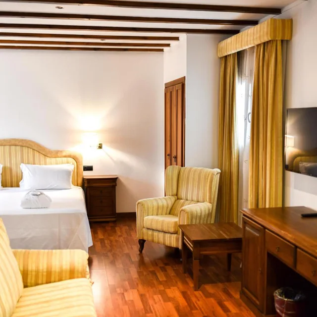 Quadruple Room (2+2), The Place Bodega Real 2/10