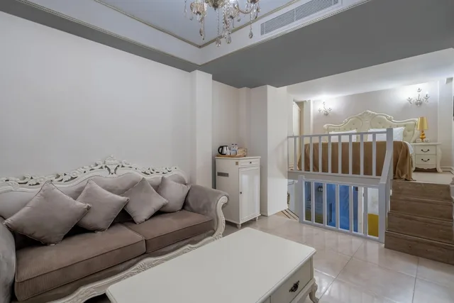 جناح ديلوكس بسرير كوين مع أريكة، Elegance East Hotel Boutique Class 1/3