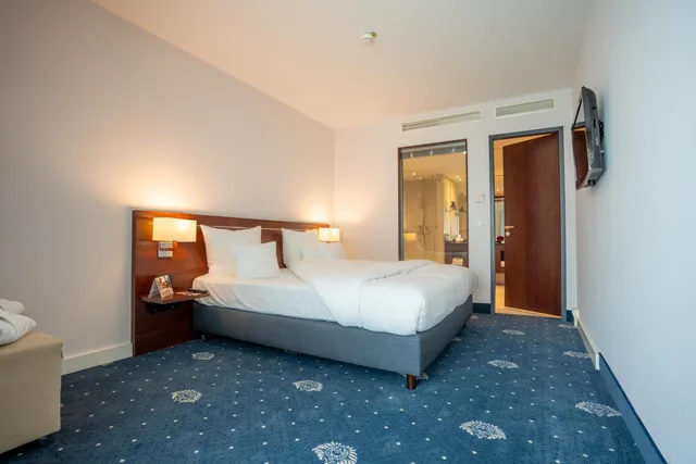 جناح جونيور، Hotel Vier Jahreszeiten Starnberg 2/4