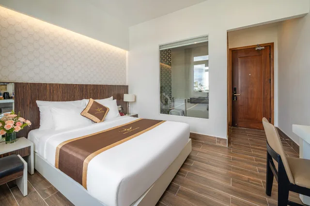 Standard, Queen Bed, Partial View, Ground Floor، Minh Chien Hotel 2/2