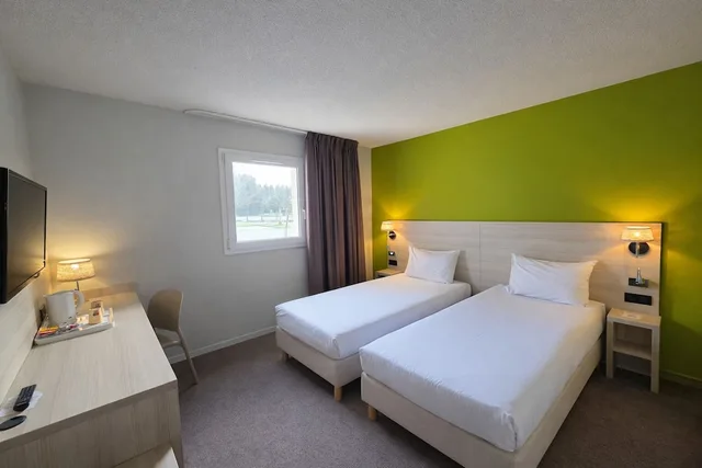 غرفة قياسية بسرير مزدوج أو سريرين منفصلين، Hotel the Originals Dax Nord Les Bruyeres 1/3