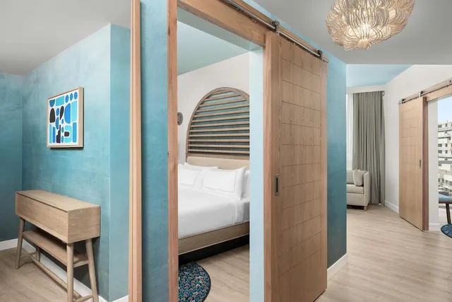 2 Bedrooms, Grand, Suite, 2 King Beds, Parlor, Sofa, Balcony، The Hiatus Clearwater Beach Curio Collection by Hilton 5/5