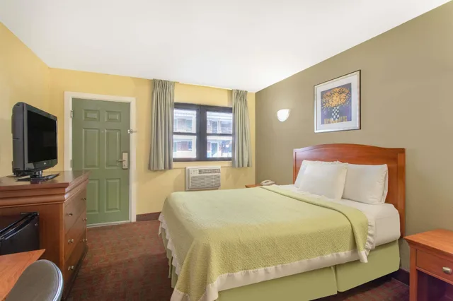 غرفة بسريرين مزدوجين للمدخنين، Days Inn by Wyndham Elmsford / White Plains 3/5