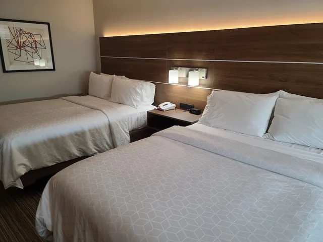 غرفة قياسية بسريرين كوين، Holiday Inn Express Hotel And Suites Woodland Hills 2/4