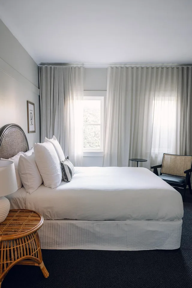 Room, Queen Bed, Links House 1/2