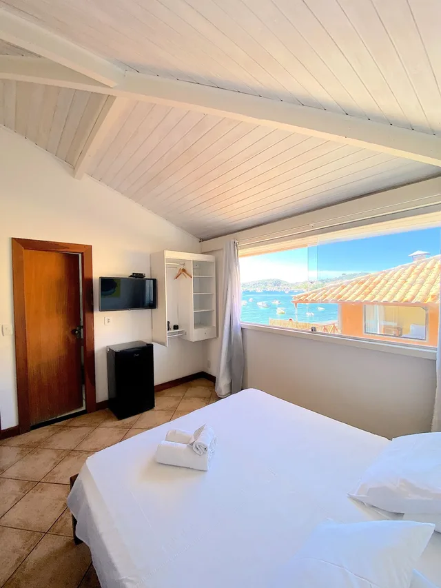غرفة كومفورت رباعية بسرير مزدوج وسرير بطابقين، Bamboo Buzios Hostel 1/4
