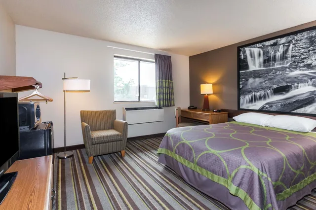 غرفة قياسية بسرير كوين، Super 8 Dunbar Charleston Area 1/3