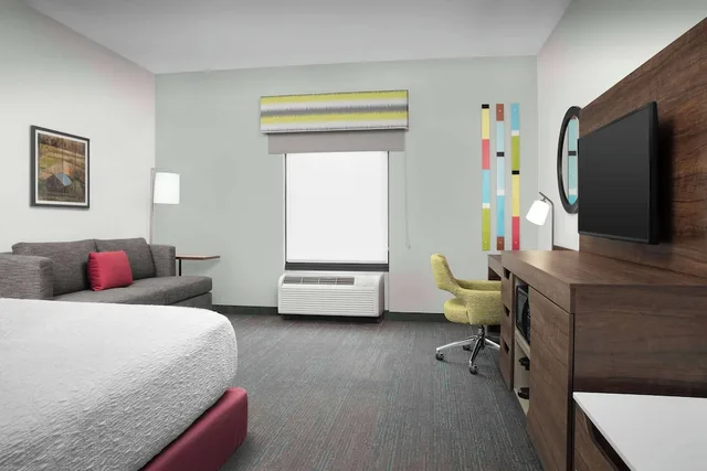 غرفة بسرير كينج مع أريكة، Hampton Inn Dandridge, TN 2/5