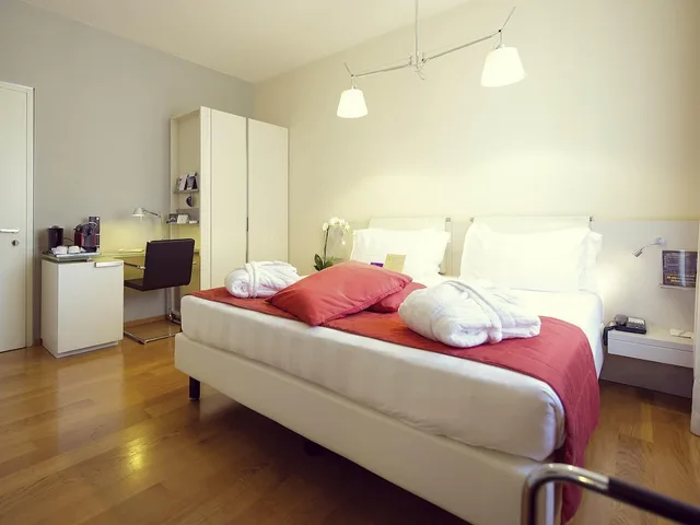 Superior, King Bed, MERCURE MILANO SOLARI 2/5