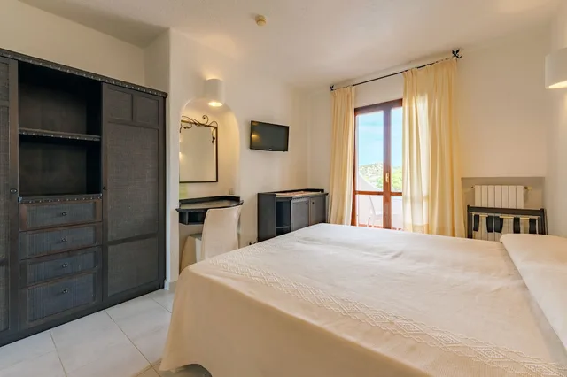 غرفة كلاسيكية بسرير مزدوج بإطلالة على البحر بشرفة، Punta Est 1/8