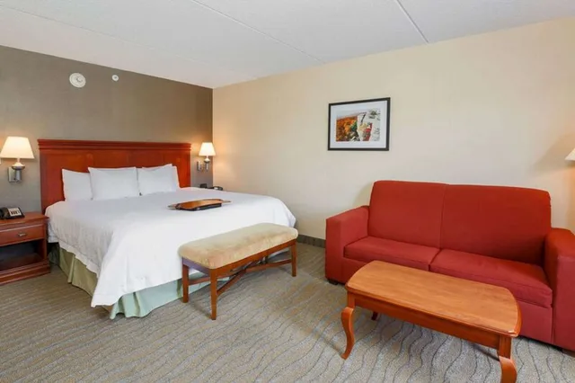 Study, King Bed, Sofa، Hampton Inn & Suites Poughkeepsie 3/6