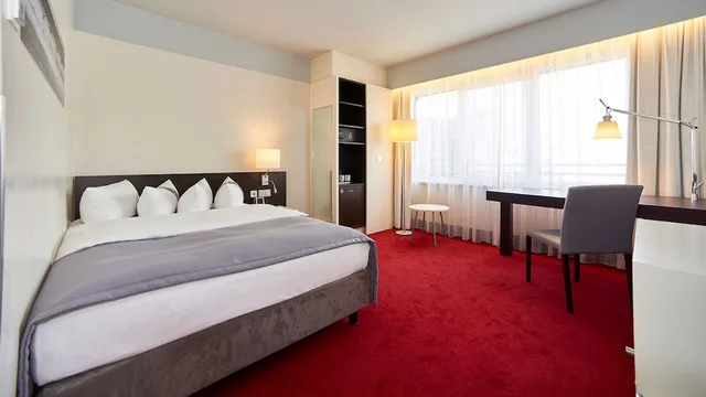 غرفة قياسية بسرير كينج، Holiday Inn Berlin Airport Conference Centre Formerly Holiday Inn Berlin International Airport 3/10