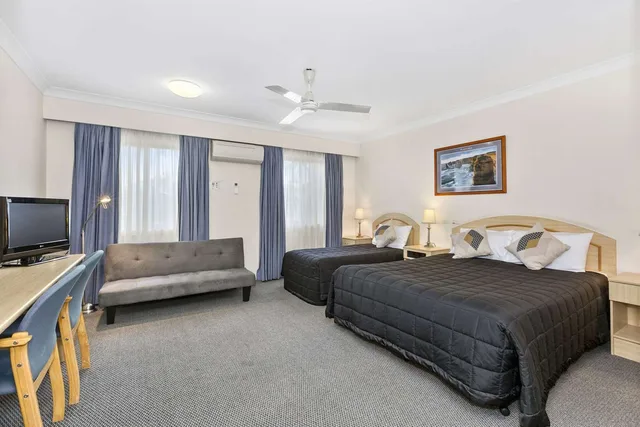 غرفة بسرير كوين وسرير فردي، Comfort Inn Centrepoint 1/2