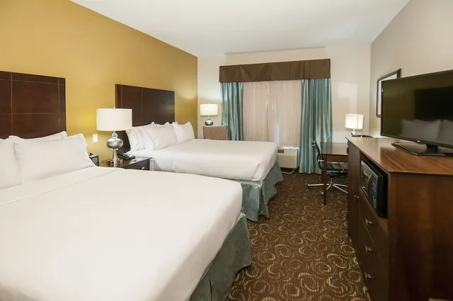 Standard, Queen Bed, Holiday Inn Express Suites San Antonio Se By At T Center 1/9