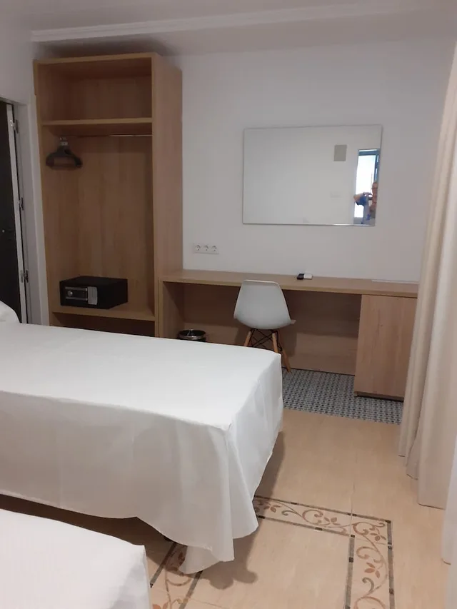Room, Twin Beds, Courtyard View, Courtyard Area، HR MARYNTON 2/4
