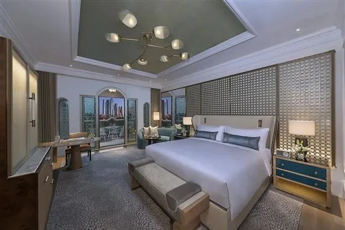 غرفة ديلوكس بسرير مزدوج أو سريرين منفصلين بإطلالة على المدينة، Emirates Palace Mandarin Oriental Abu Dhabi 1/1