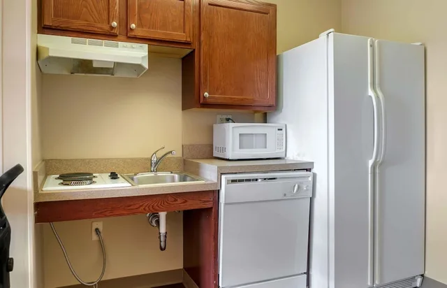 Deluxe, Studio, King Bed, Sofa, Accessible, Extended Stay America Select Suites Phoenix Airport E Oak St 6/6