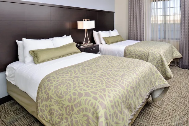 جناح بسرير كوين بغرفة نوم واحدة بمطبخ لذوي الإعاقة، STAYBRIDGE SUITES ROCHESTER COMMERCE DR NW 1/3