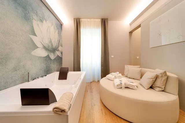 Suite, King Bed, Sofa, Living Area, Hot Tub, Best Western Hotel Nazionale 5/7