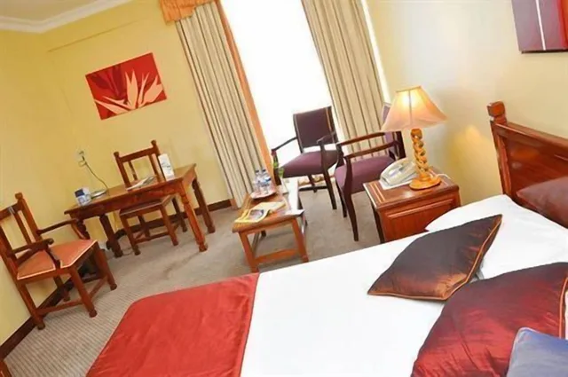 غرفة سوبيريور بسرير كينج وسرير فردي، Gold Crest Hotel 7/7