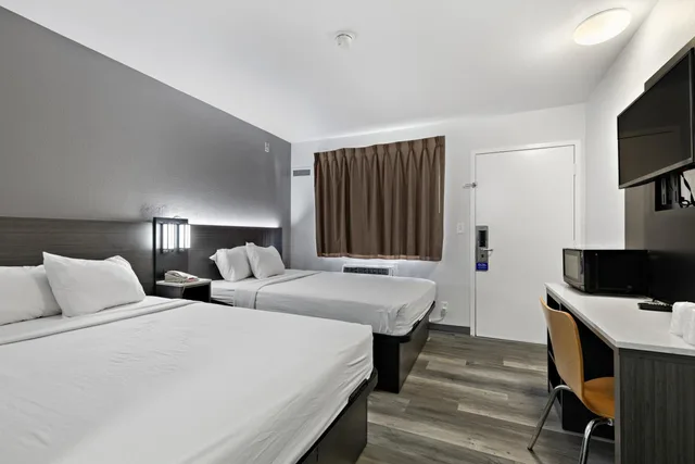 2 Full Beds، Motel6 Oceanside, CA 4/7