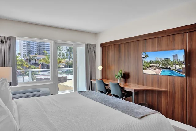 Superior King Balcony, The Garden Hotel and Resort 6/10
