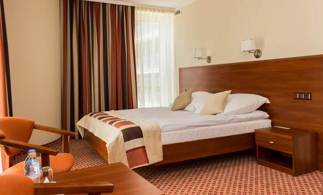 Deluxe, Queen Bed, Gromada Hotel Warsaw Center 2/3