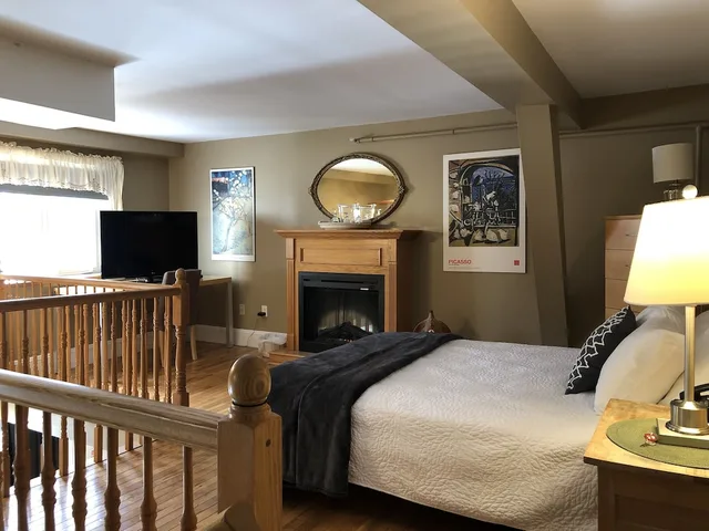 Island, Suite, Queen Bed, Sofa، Leaside Manor By The Leaside Group 2/5
