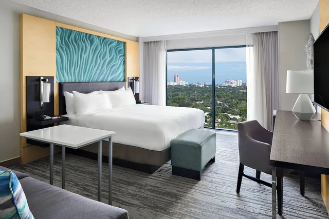 Club, King Bed, Skyline View, Sofa, Top Floor، Boca Raton Marriott At Bocacenterhotel 8/10