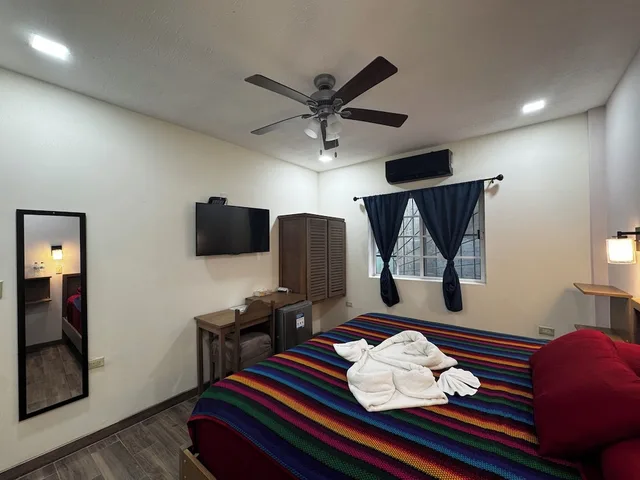 غرفة ديلوكس بسرير كينج بحمام خاص، Maya Bella Downtown Hotel 8/10