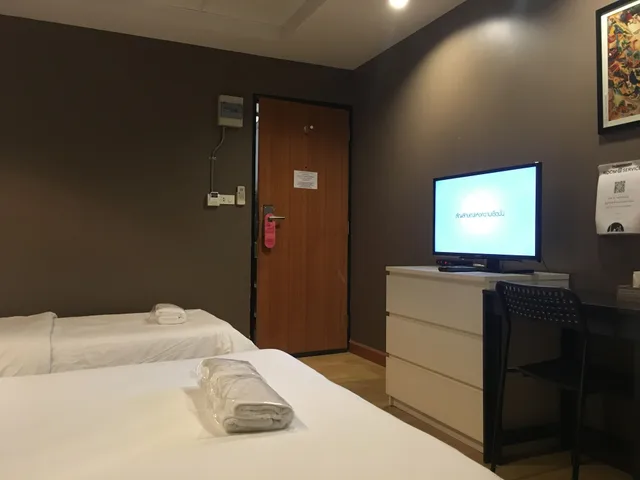 غرفة قياسية ثلاثية بسرير مزدوج وسرير فردي، Room At Doze 2/2