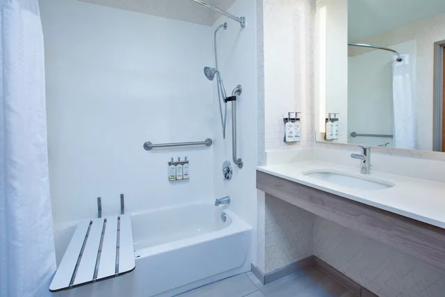 Suite, King Bed, Accessible, Holiday Inn Express Hotel And Suites Buffalo 6/7