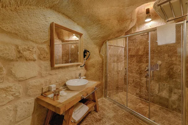 جناح بسرير كوين، Solem Cave Suites 3/3