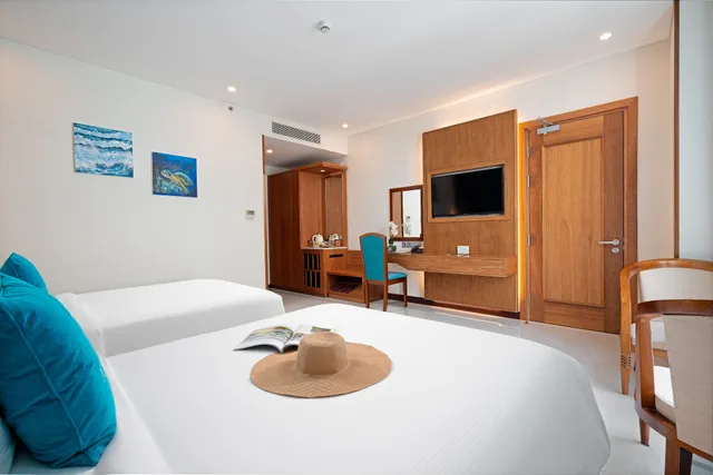 غرفة ديلوكس بسريرين مزدوجين بإطلالة جزئية على البحر، Mandila Beach Hotel Danang 9/10